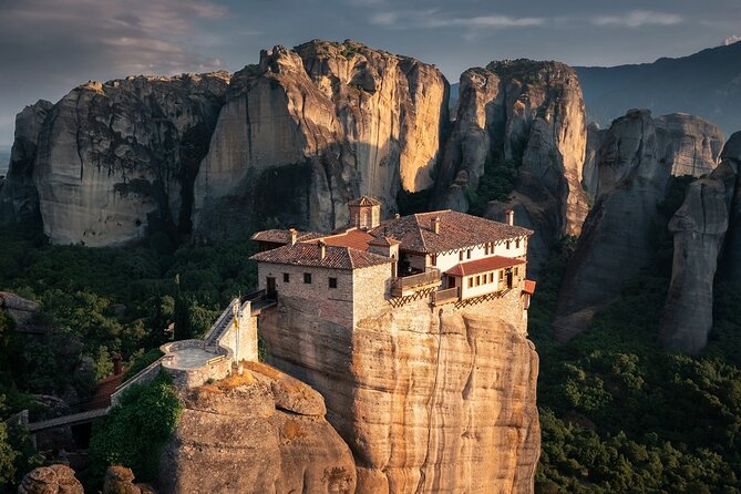 Athens to Meteora DayTrip by Train in Spanish language - Local Agency - Varlaam and the central monastery views