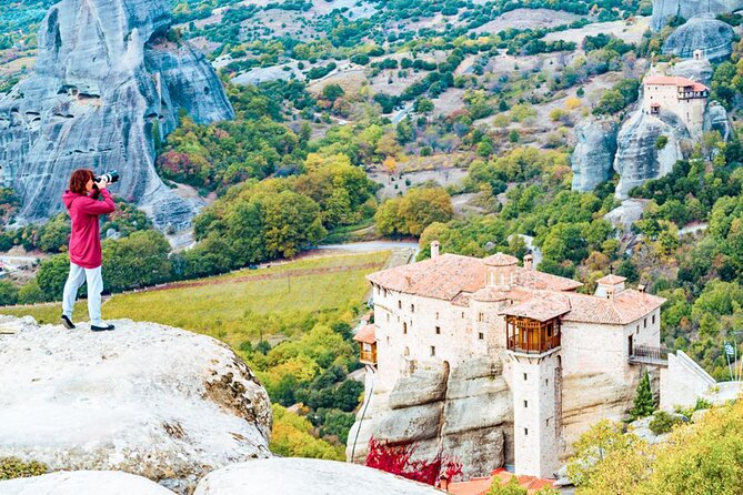 Athens to Meteora DayTrip by Train in Spanish language - Local Agency - Rousanou, Holy Trinity, and the six-monastery panorama