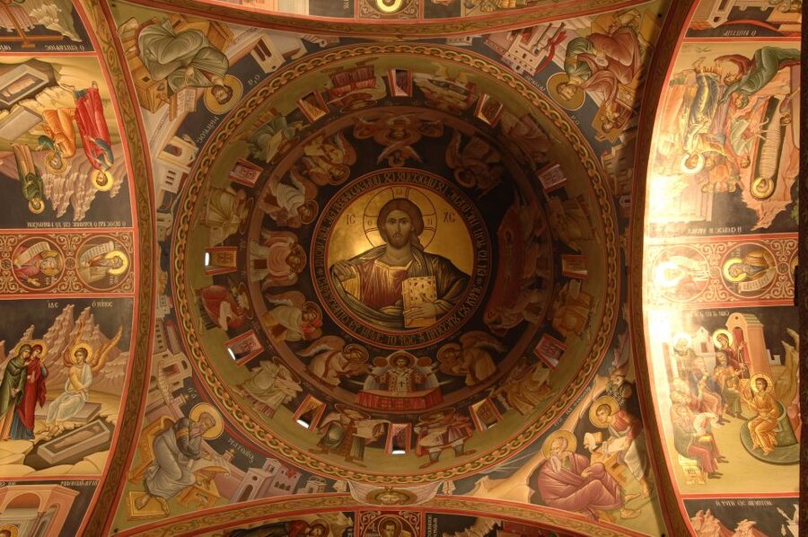 Athens to Meteora: Monasteries & Hidden Caves Bus Tour - Lunch, rest stops, and the daily rhythm