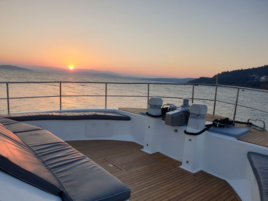 Chalkidiki: Blue Lagoon & Ammouliani Island Cruise & Lunch - Music, drinks, and the VIP deck