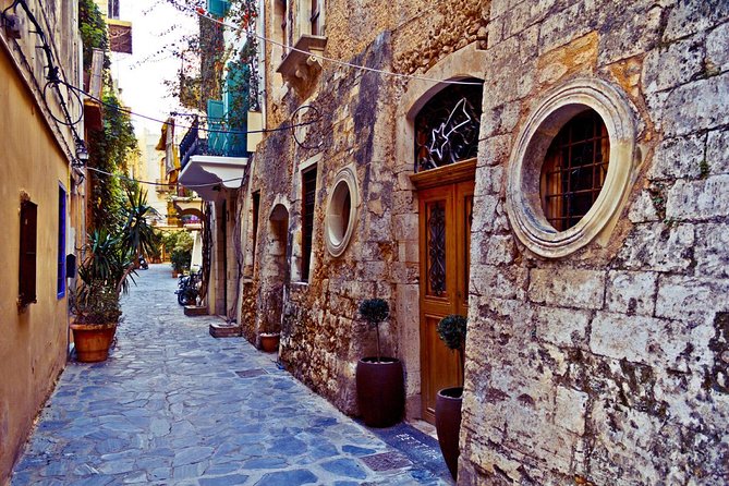 Chania old town and around private tour (price per group of 6) - Venizelos Graves and the view over Chania