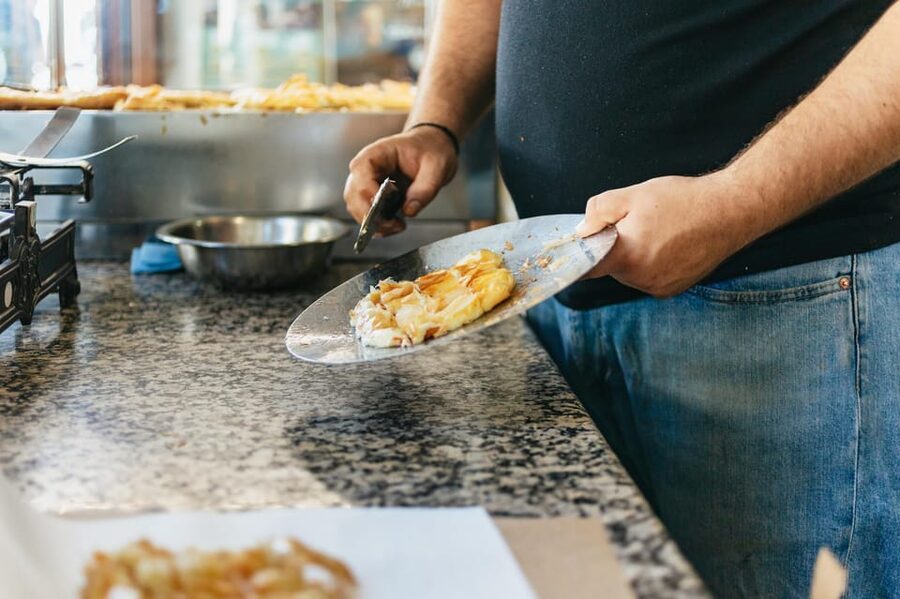 Chania: Old Town Highlights Guided Tour with Street Food - A local guide makes the difference