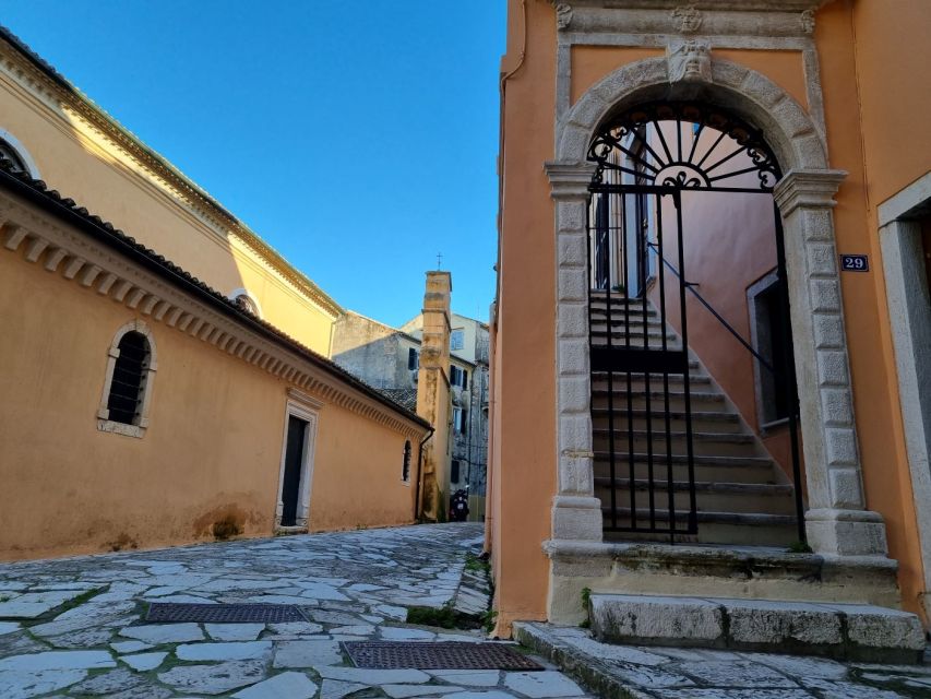 Corfu: Small Group City Walking Tour - The Esplanade and Liston arcade