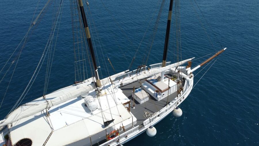 Corfu: Sunset Cruise on Classic Boat with Cocktails & Snacks - Reaching Pontikonissi at sunset