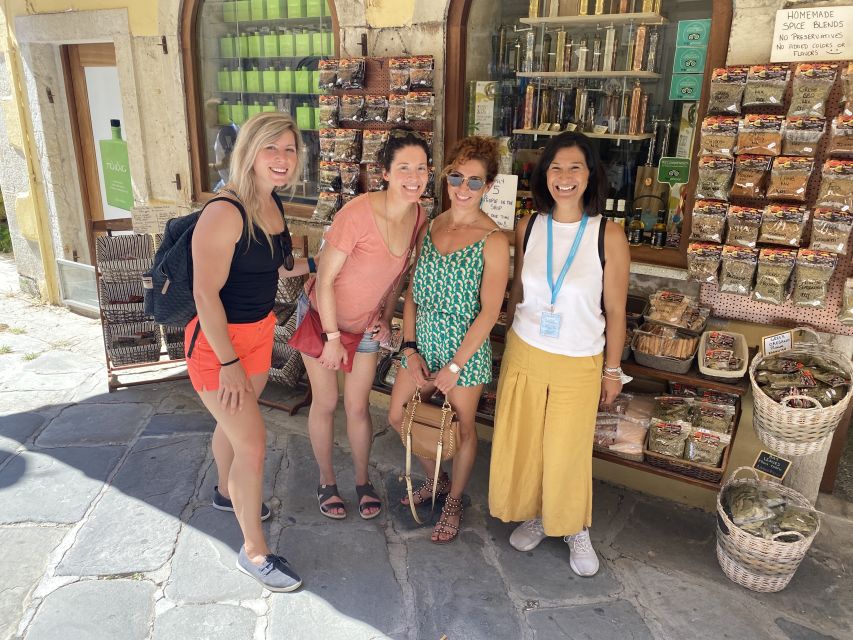 Corfu Town: Guided Walking Tour and Local Food Tastings - Lunch with pastitsada and sofrito