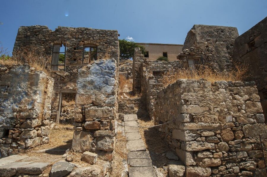 Crete: Agios Nikolaos, Plaka and Spinalonga Island Tour - The bus day: useful, comfortable, and long
