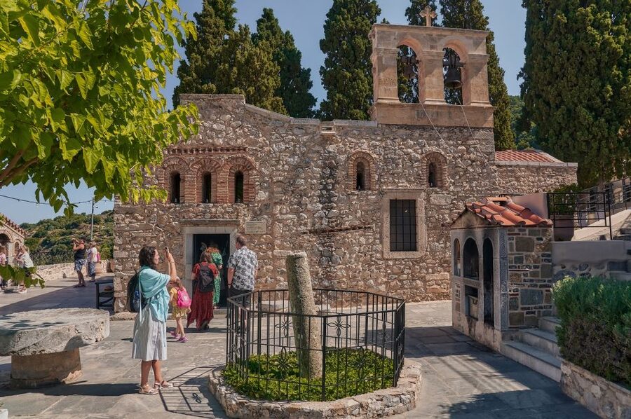 Crete: Knossos Palace and Lassithi Plateau Day Tour - Knossos Palace and the Minotaur story