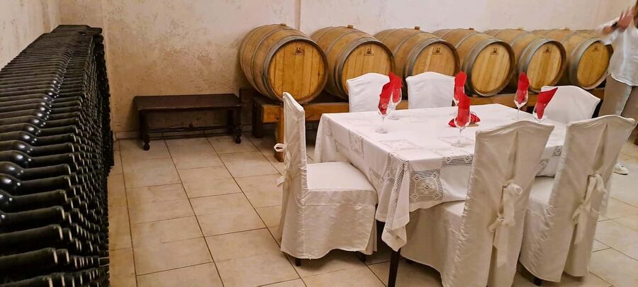 Crete: Knossos Palace, Winery & Olive Oil Tour with Lunch - A small group makes the road time useful