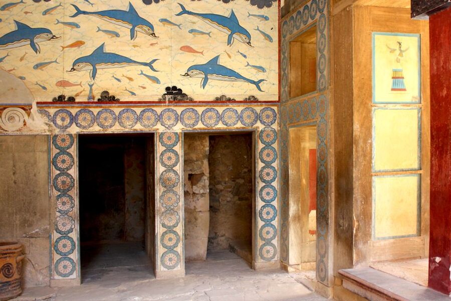 Crete: Palace of Knossos E-Ticket and Audio Guide - Heat, crowds, and the practical side of the site