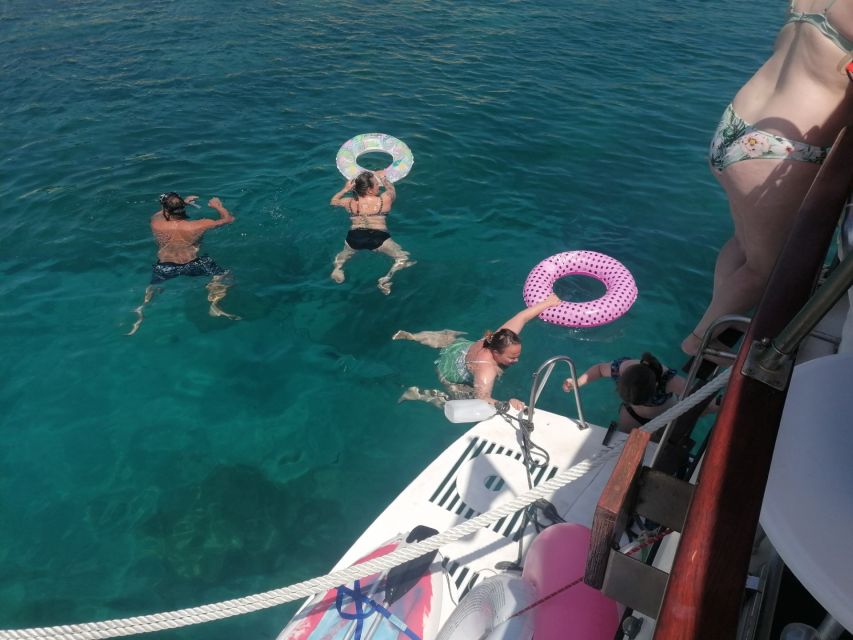 Crete: Snorkeling Boat Trip with Lunch and Transfer - Saint George Bay and the return along the coast