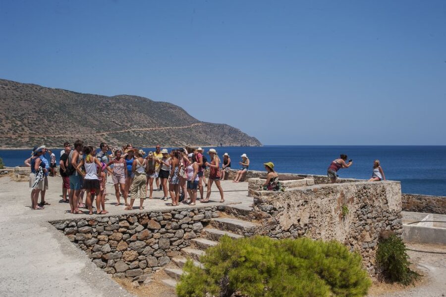 Crete: Spinalonga, Elounda, & Agios Nikolaos Boat Tour & BBQ - Agios Nikolaos and the bottomless Lake Voulismeni