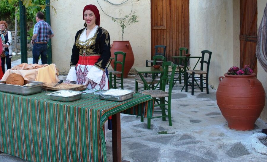 Crete: Traditional Dance Show and Buffet Dinner with Wine - Booking details worth noting