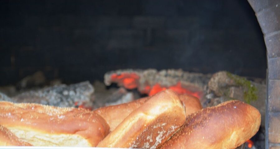 Crete: Traditional Dance Show and Buffet Dinner with Wine - Who will enjoy this folklore night?