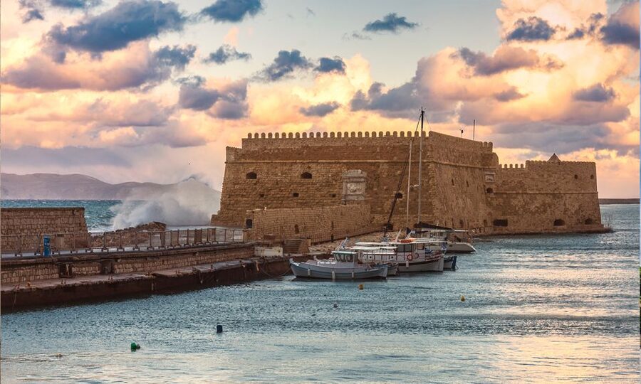 Day Trip To Heraklion City Center & Market & CretAquarium - What the guide and bus service add