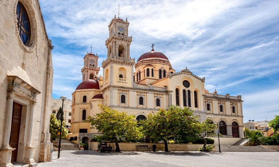 Day Trip To Heraklion City Center & Market & CretAquarium - Pateles market: local shopping, not a souvenir bazaar