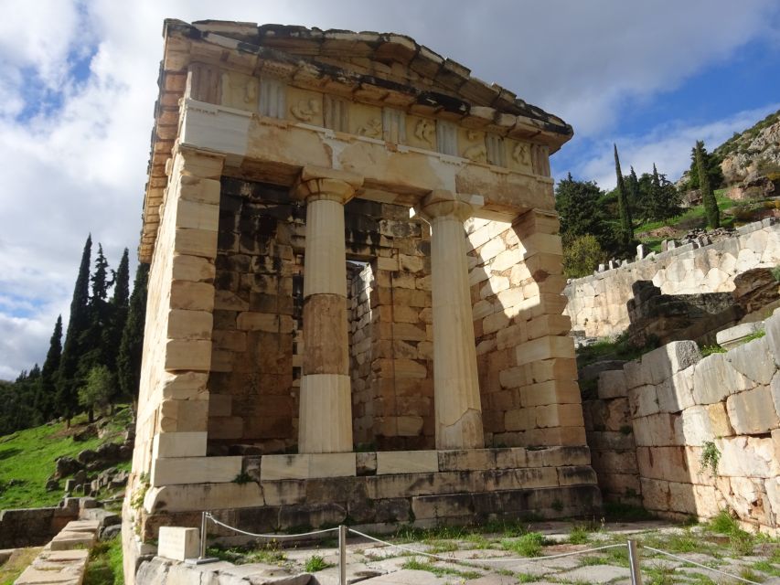 Delphi and Meteora: 2-Day Bus Tour from Athens - Thermopylae Adds a Short, Memorable History Stop
