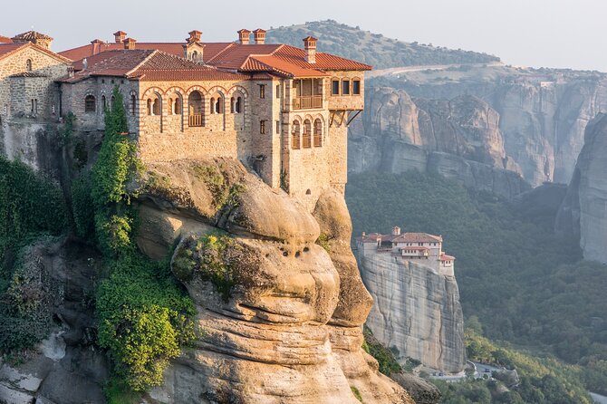 Delphi and Meteora, 2-Days Private Tour - Meteora’s monasteries and towering rock pillars