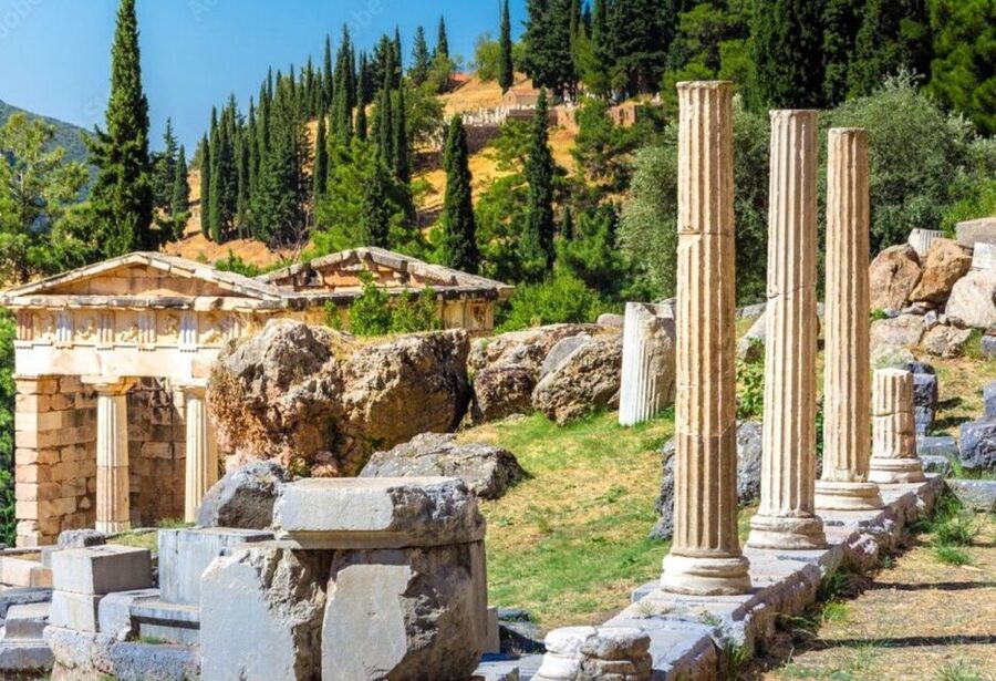 Delphi: Audiovisual self-guided tour with 3D models - The Oracle of Apollo and the Navel of the World