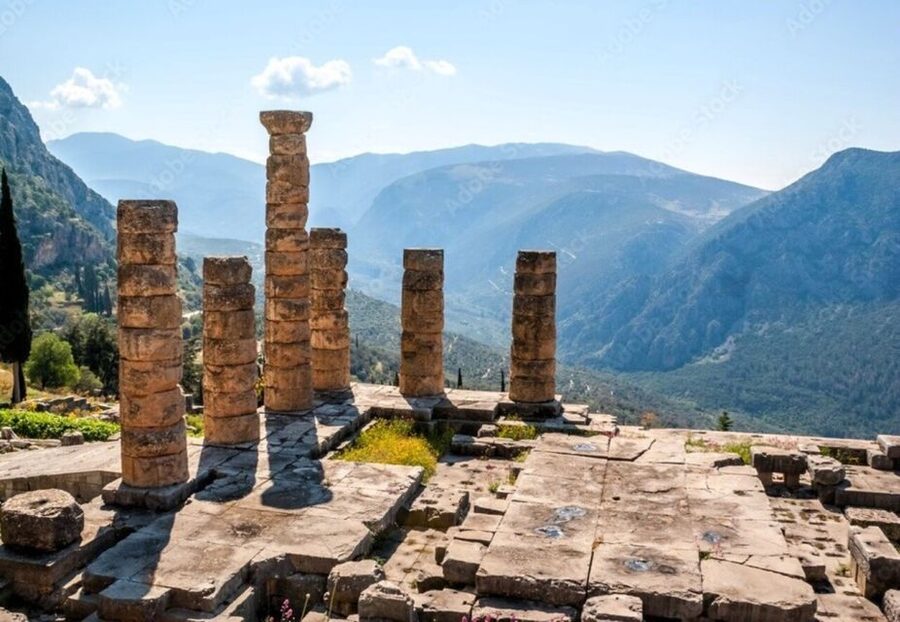 Delphi: Audiovisual self-guided tour with 3D models - Pythia, Bay Leaves, and Ancient Prophecy