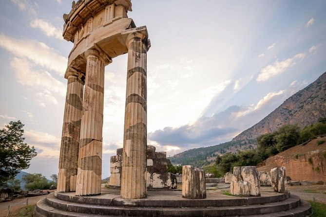 Delphi Full Day Private Trip From Athens With Lunch Overlooking the Sea - The guide question: driver or licensed historian