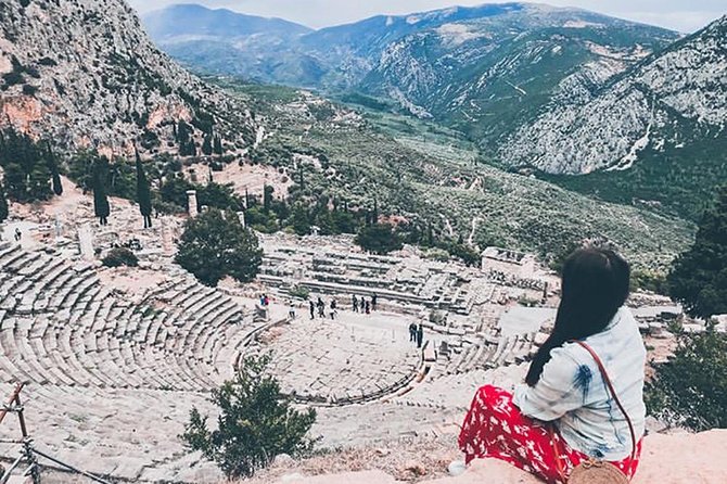 Delphi Full Day Private Trip From Athens With Lunch Overlooking the Sea - A short stop in Arachova
