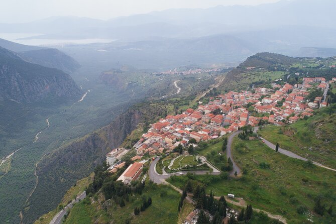 Delphi full day V.R audio guided tour with entry ticket - Arachova and the final mountain views