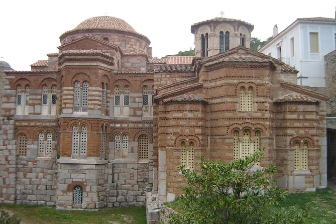 Delphi, Hosios Loukas Monastery full day private tour from Athens - Arachova and the climb toward Delphi