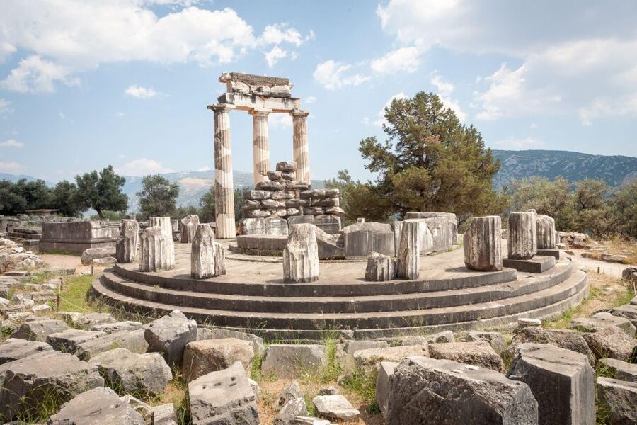 Delphi Small-Group Day Trip From Athens - The Athens pickup and the long road north
