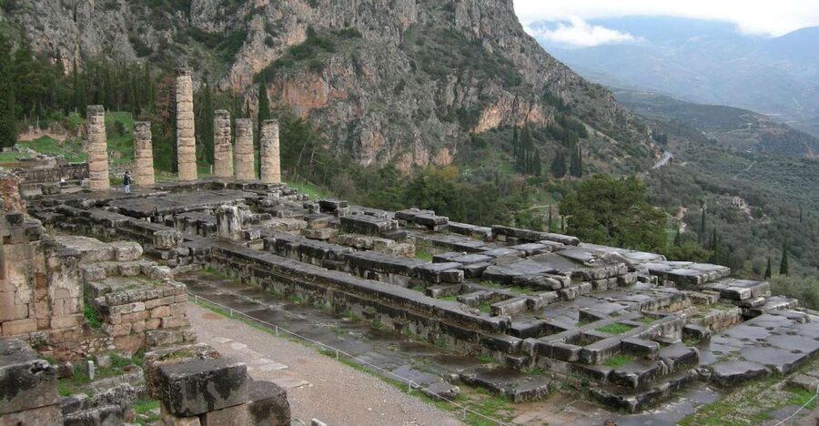 Delphi: Spanish guided one day tour - Key points at a glance