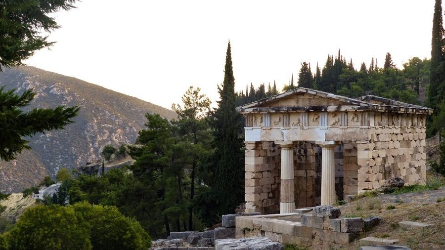 Delphi: Spanish guided one day tour - The 2.5-hour road to Mount Parnassos