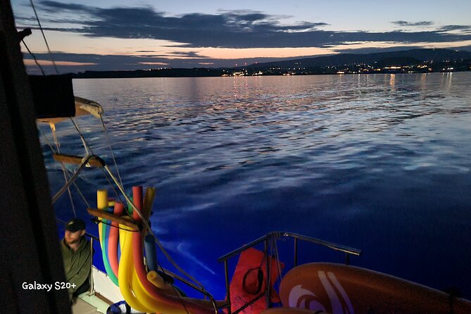 Dreamy Cruise sunset tour with dinner and unlimited wine! - First stop: the small gulf near Vardiánoi Island