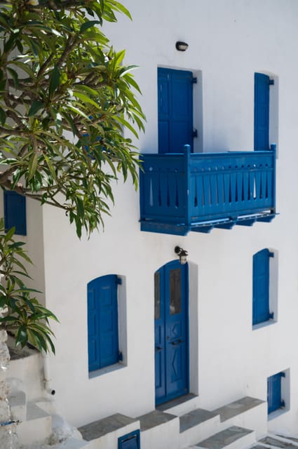 Explore Nisyros Island with Hotel Pick Up and Guided Tour - Two hours in Mandraki for food and old stone lanes