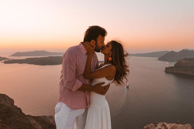 Flying Dress Santorini Photoshoot - Choosing a Flyoia dress and changing in Oia