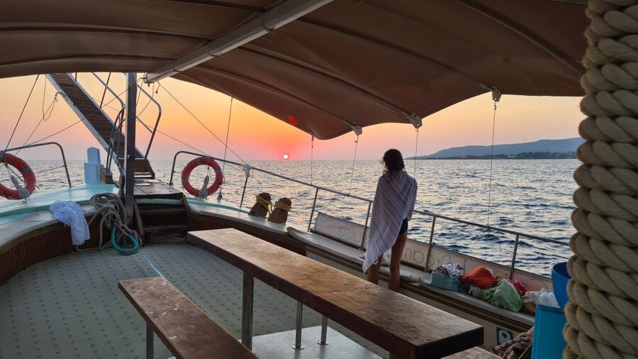 From Argostoli: Vardiani Island Sunset Cruise & Greek Meze - Who will get the most from this cruise