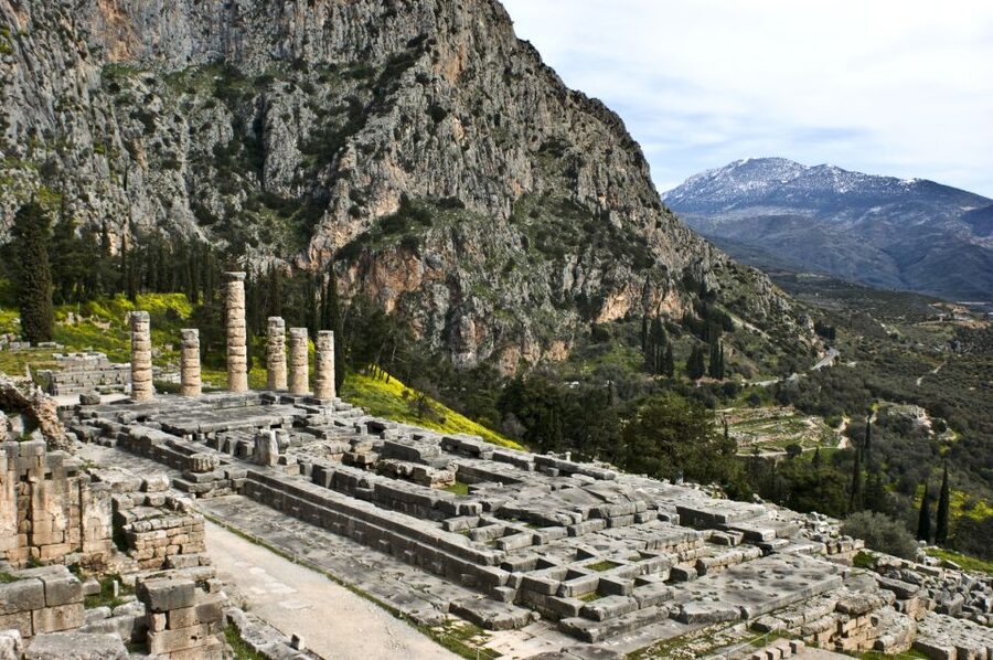 From Athens: Day Tour to Delphi - The guides are the biggest strength