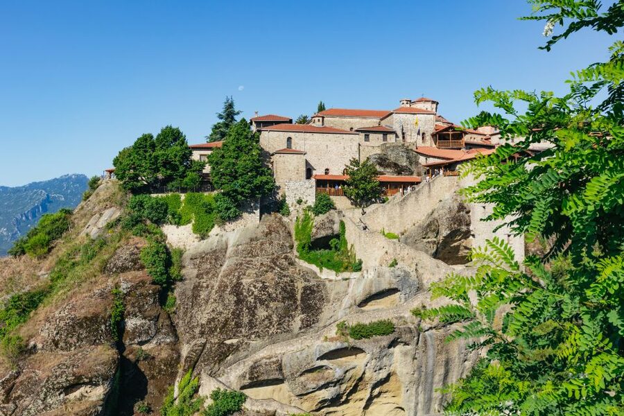 From Athens: Delphi and Meteora 2-Day Guided Tour - Thermopylae and the short Leonidas stop