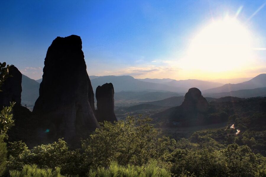 From Athens: Delphi and Meteora 2-Day Tour with Hotel - Why this two-day route works