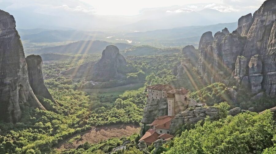 From Athens: Delphi and Meteora 2-Day Tour with Hotel - Meteora: monasteries above the rocks