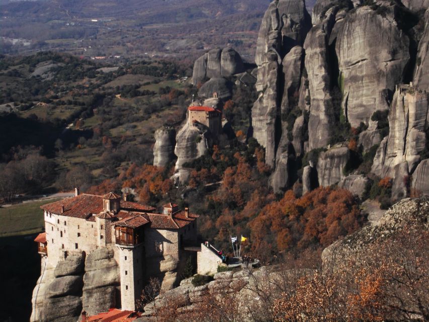 From Athens: Delphi and Meteora 2-Day Tour with Hotel - Thermopylae and the story of Leonidas