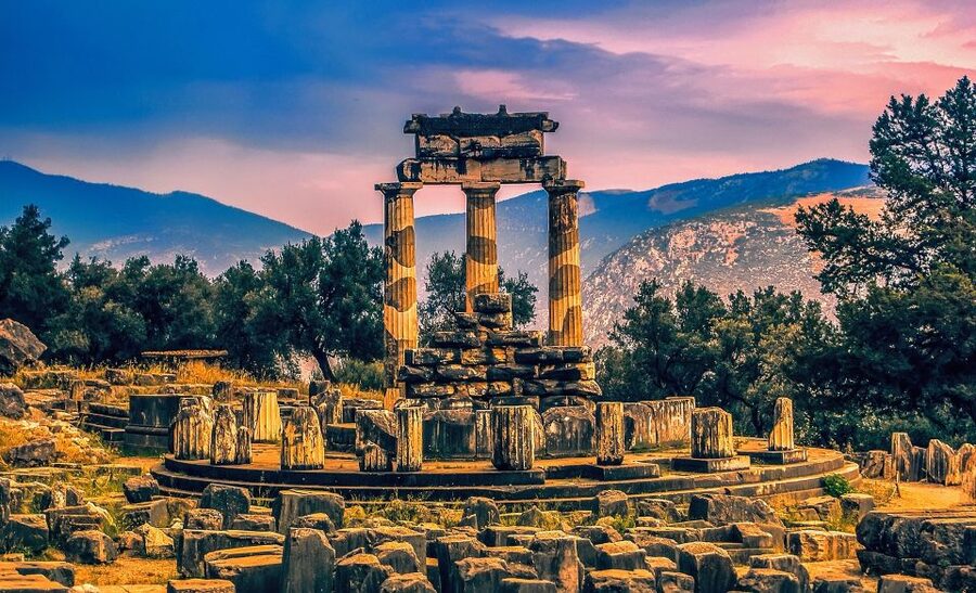 From Athens: Delphi and Meteora 2-Day Tour with Hotel - Guides, group size, and the human side