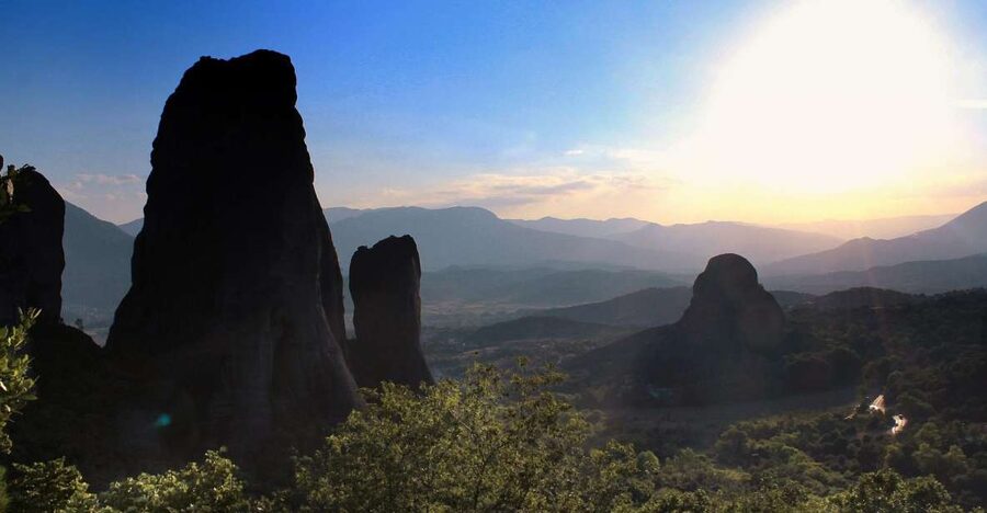 From Athens: Delphi and Meteora 2-Day Tour with Hotel - Leaving Athens for Mount Parnassus
