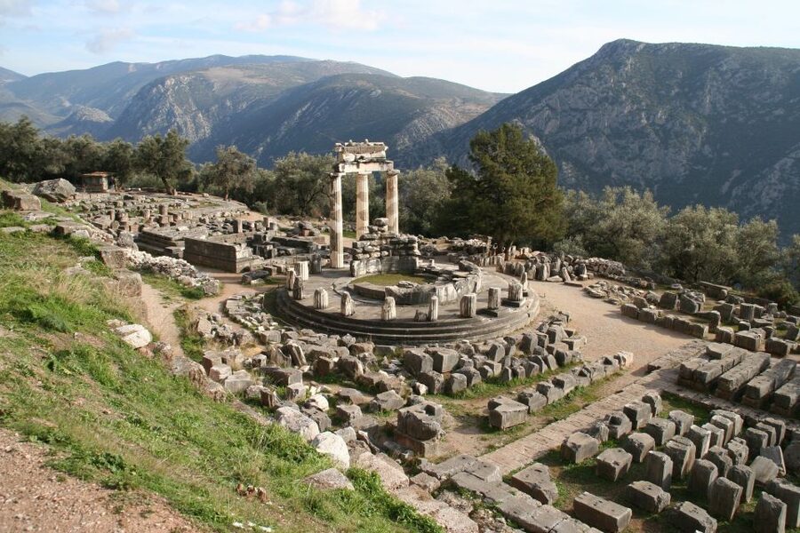From Athens: Delphi Full Day V.R. Audio Guided Tour - Should you book the Delphi day trip?