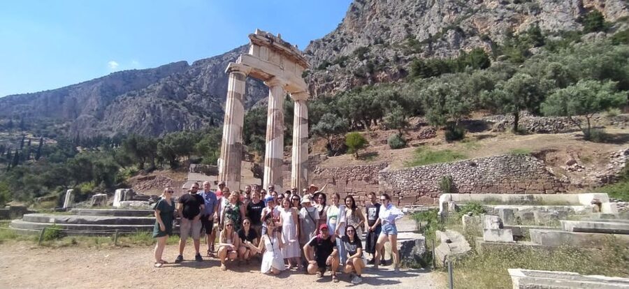 From Athens: Delphi Full Day V.R. Audio Guided Tour - Arachova’s fifteen-minute view