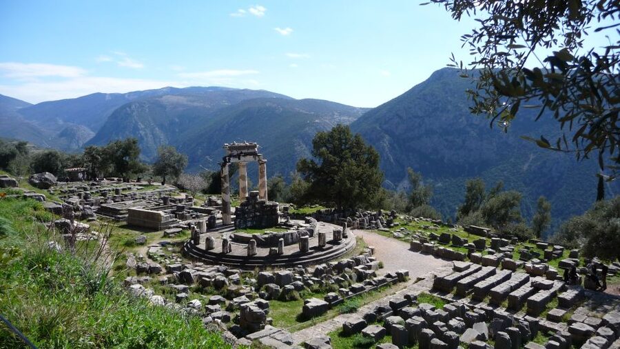 From Athens: Full Day Private Tour of Delphi - Athena Pronaia and the first look at Delphi
