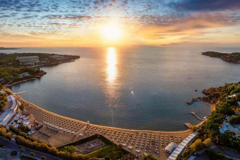 From Athens: Lake Vouliagmeni Spa & Temple of Poseidon Tour - Forty-five minutes among the columns at Sounion
