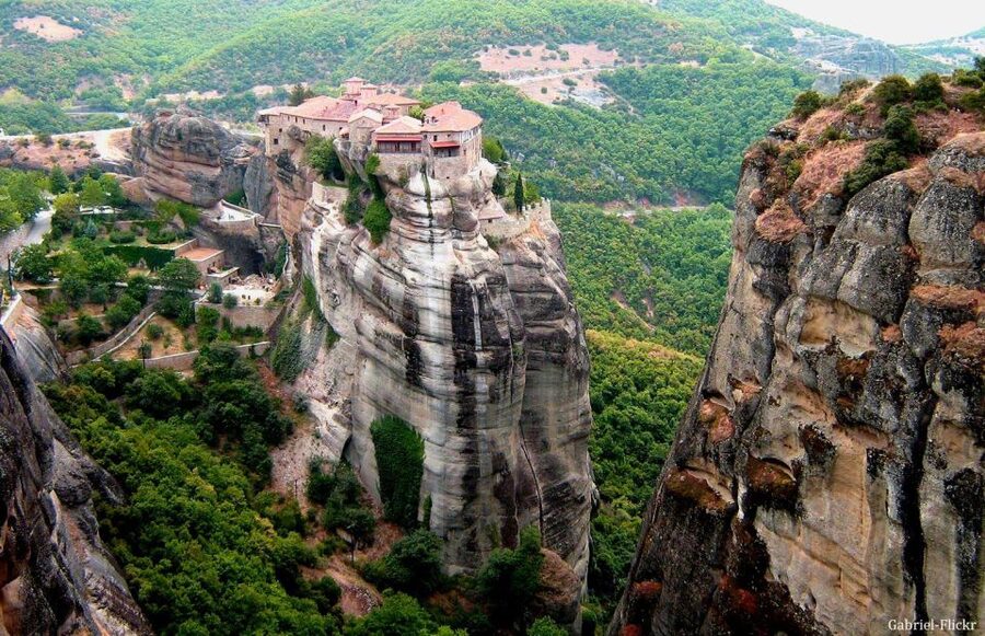 From Athens: Meteora Train Trip with Overnight Stay - The final hour in Kalambaka before Athens