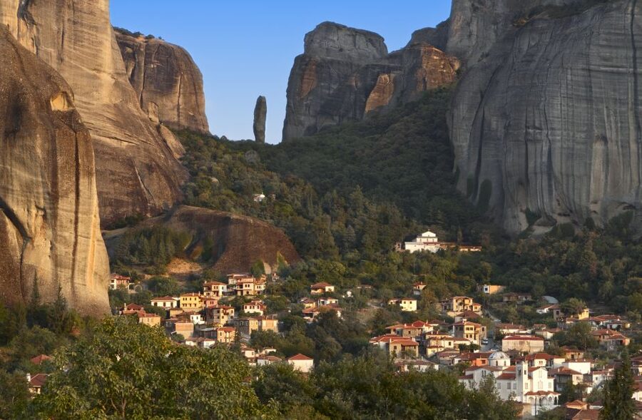From Athens: Private Day Tour to Meteora and Thermopylae - Theopetra Museum and prehistoric Greece