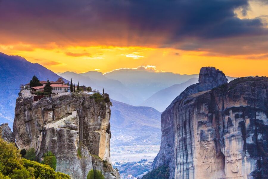 From Athens: Private Day Tour to Meteora and Thermopylae - Lunch in Kalambaka