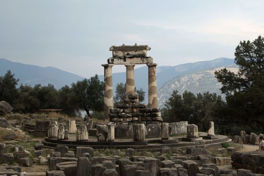 From Athens: Private Delphi and Thermopylae Guided Day Trip - The long road to Delphi