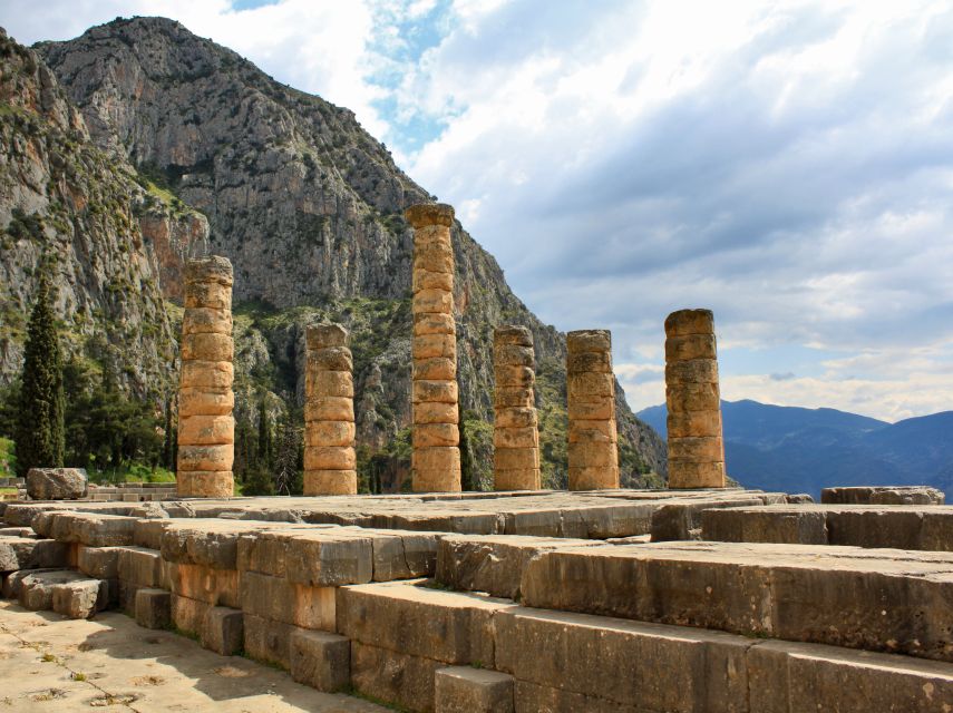 From Athens: Private Delphi and Thermopylae Guided Day Trip - Delphi’s ruins, from Apollo’s Temple to the stadium